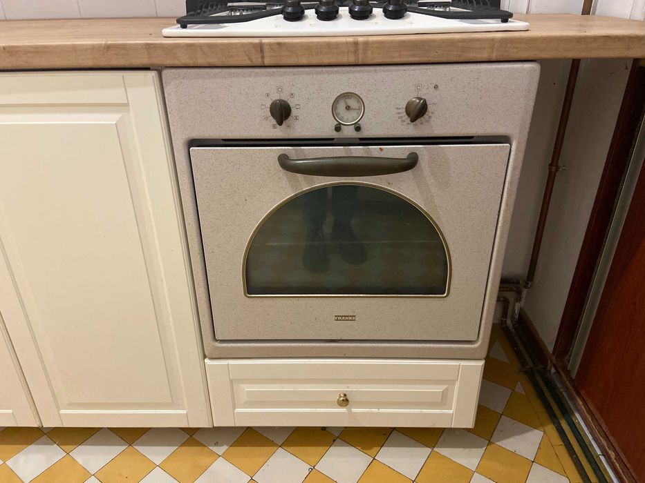 Mobilă de bucătărie IKEA (Bodbyn) – echipată cu electrocasnice retro