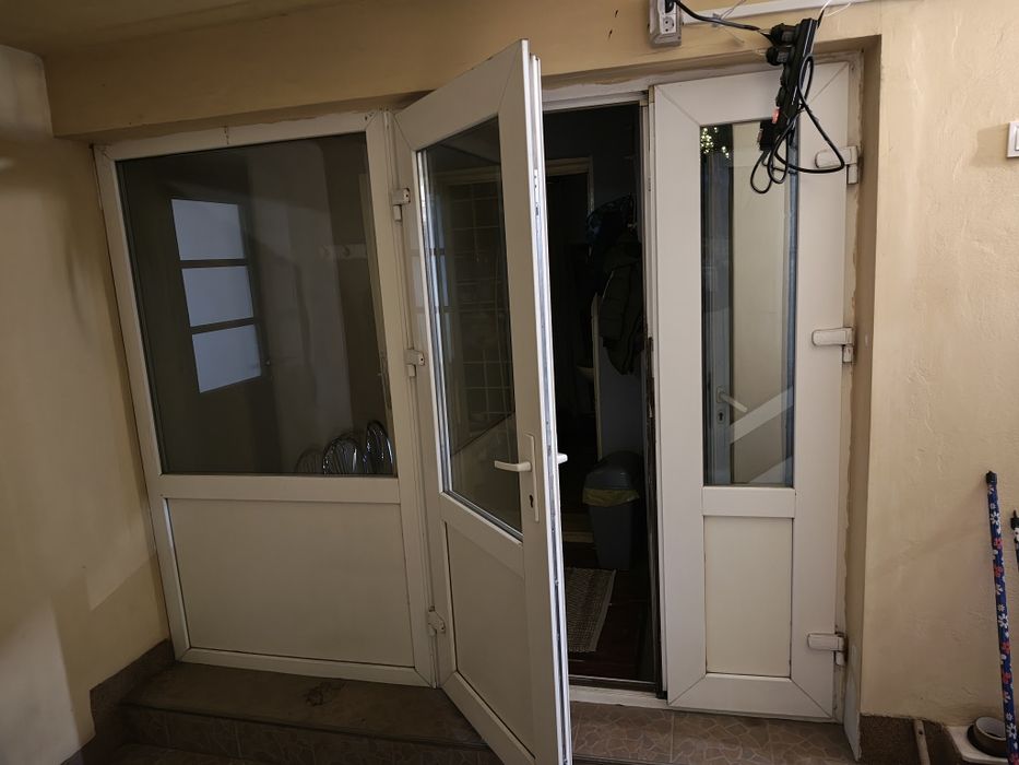 Vând ușă exterior