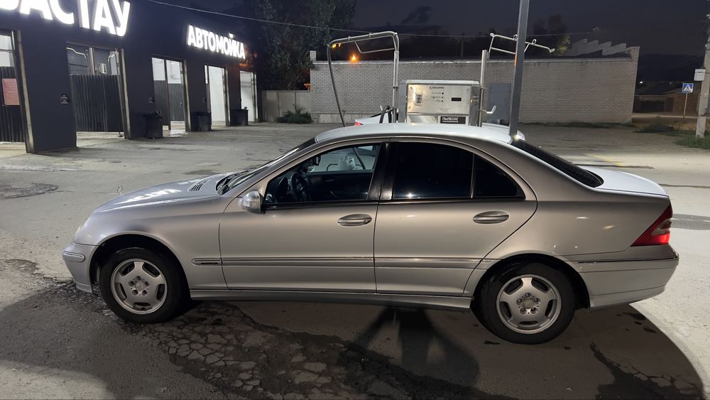 Продам Mercedes-Benz C180 W203 2.0 AT