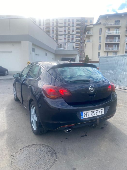 Vand  urgent opel astra j 2010, motoe 2.0 CDTI, 160CP