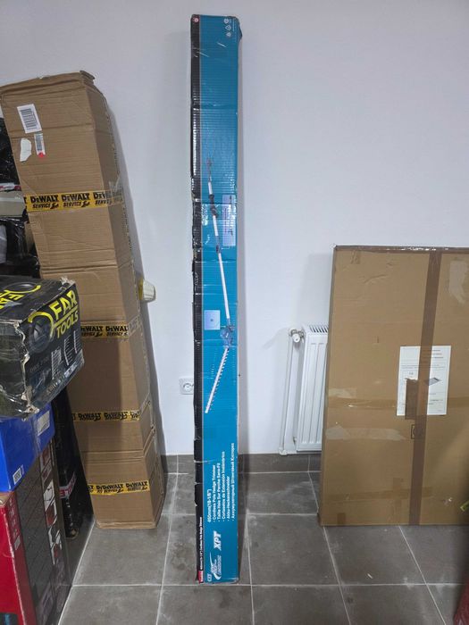 Makita UN460WDZ masina de tuns gard viu cu brat telescopic