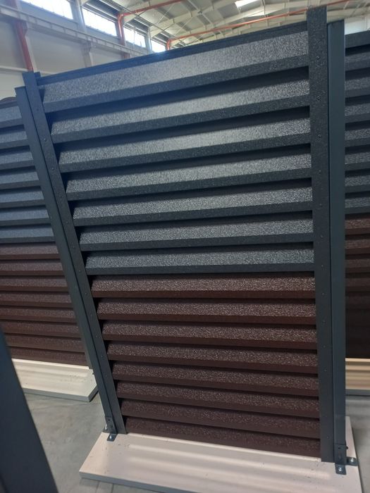 Sipca gard jaluzele gardTigla metalica