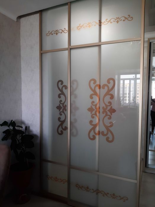 Продам стеклянные двери комондор