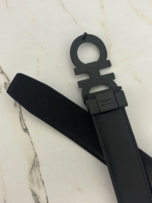 Curea Ferragamo Neagra