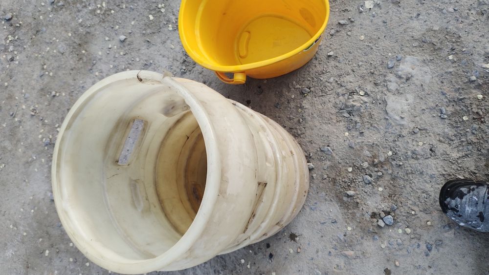 Бочка и ведро . 1000тг.