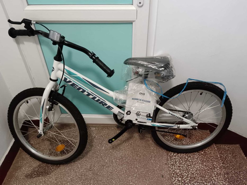 Bicicleta copii DHS roti 20 inch, Venture culoare alba.