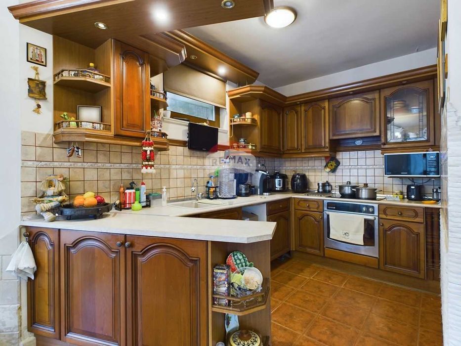 Продава се Къща в Варна, Виница - 271 кв.м за 2063 €/кв.м - Снимка #4