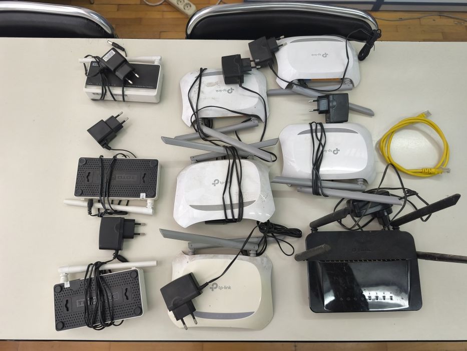 Продавам рутери tplink dlink totolink
