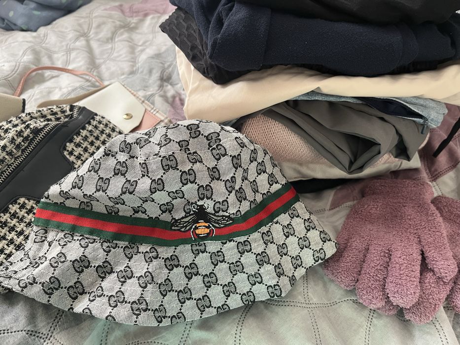 Шапка, чанта и ръкавици