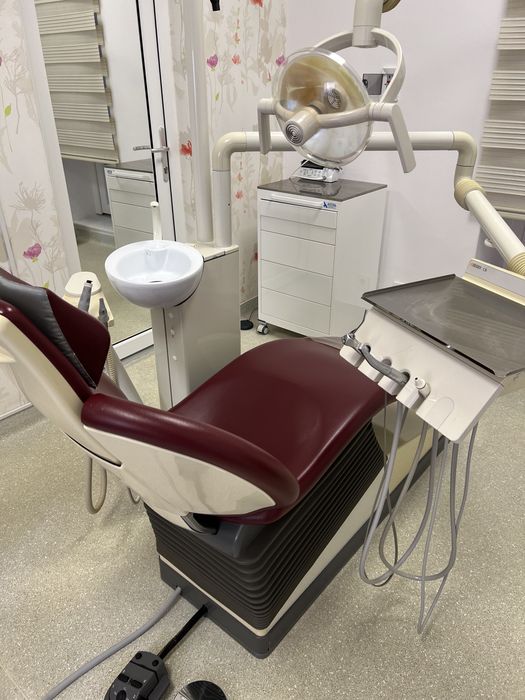 Vând unit dentar Sirona C 8