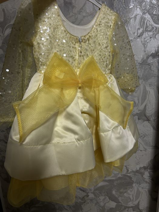 Продам платье 4-5 лет