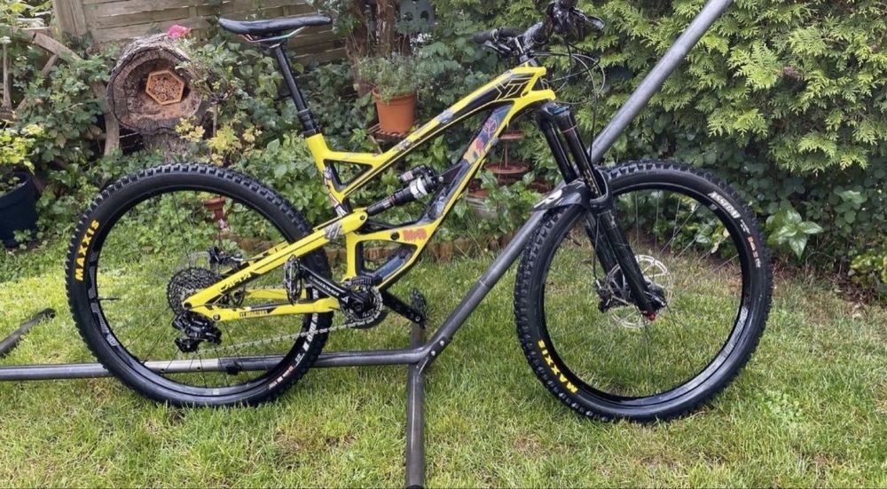 YT Capra Cf Pro 2017