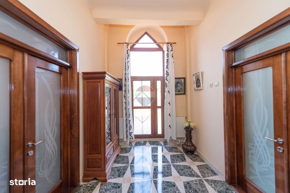 Vila de vanzare 240 mp utili, piscina, teren 1000 mp, central Calarasi