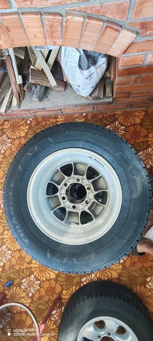 продам покрышки (резину )