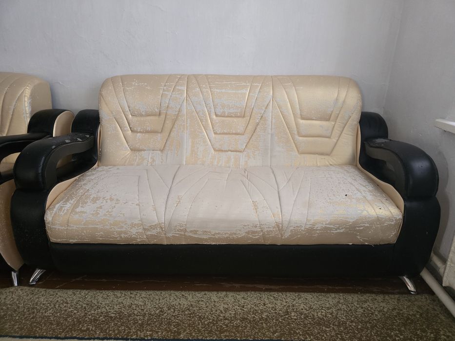 Диван гостиный  цена договорная