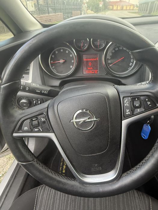 Opel astra j 2011
