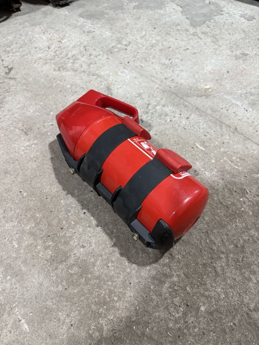 Огнетушитель (Gloria) на BMW e34