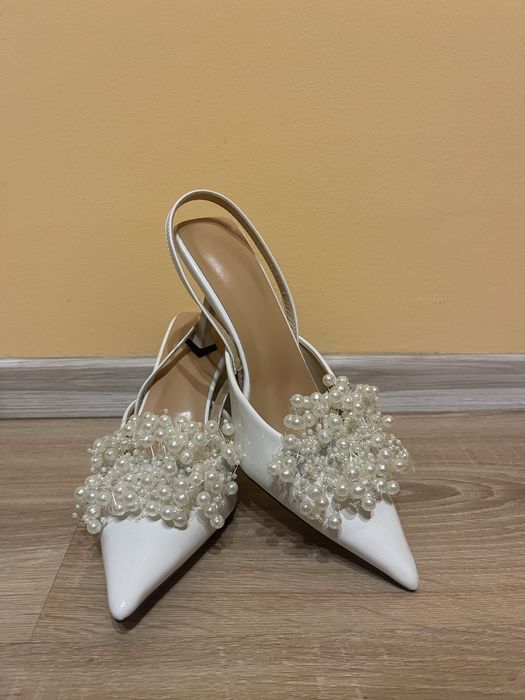 Vand sandale si pantofi NOI