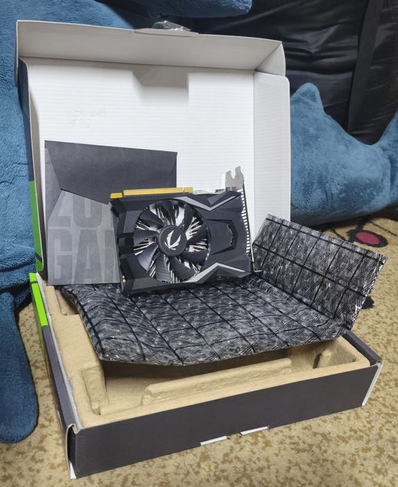 Zotac Gaming GTX 1650 GDDR6. Идеал, 49 градусов, коробка есть