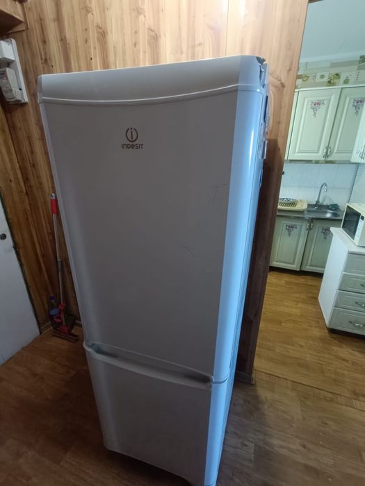 Холодильник  Indesit  б/у