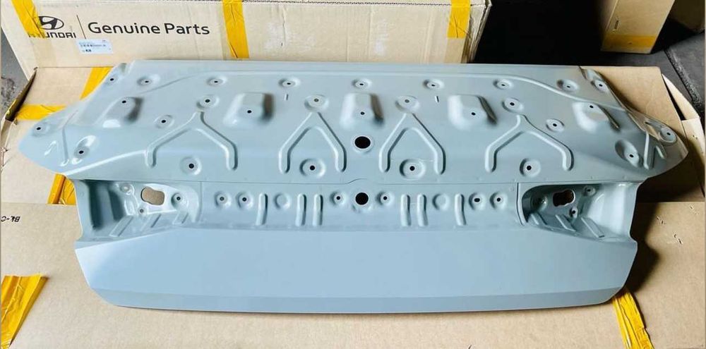 Крышка багажника на Hyundai Elantra 2020-24 (под камеру)