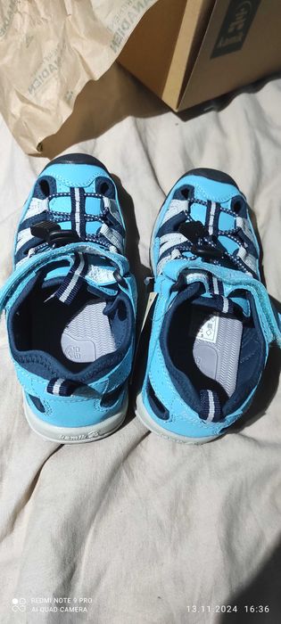 детски сандали със затворени пръсти