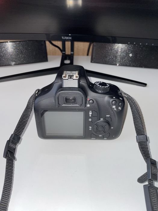 Canon EOS 4000D + EF-S 18–55mm | Пълен комплект | Отлично състояние