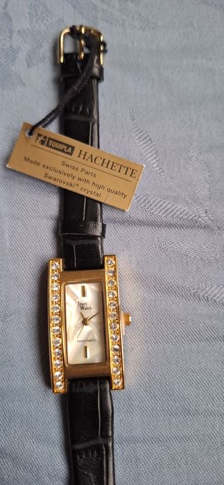 Дамски часовник Hachette – златист, Swarovski кристали
