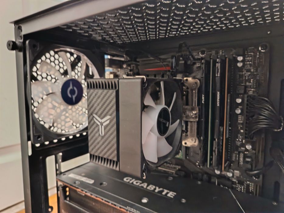 Vand PC gaming cu Windows 11