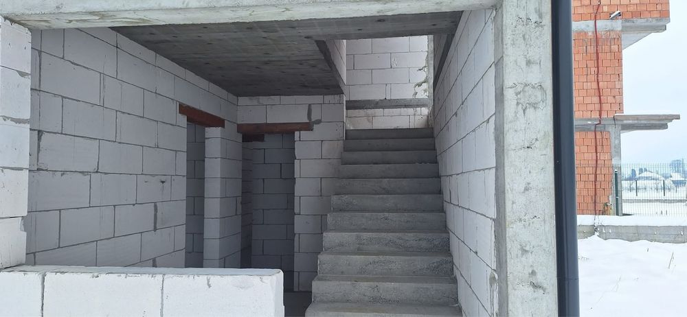 Constructie si teren de vanzare