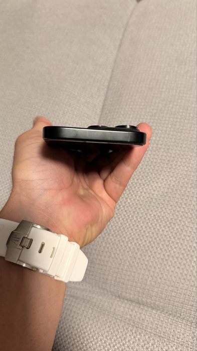 iPhone 16 Pro 128GB Black Titanium – отлично състояние, с гаранция