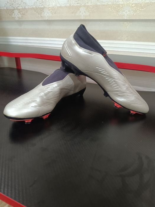 Футболни обувки Adidas predator