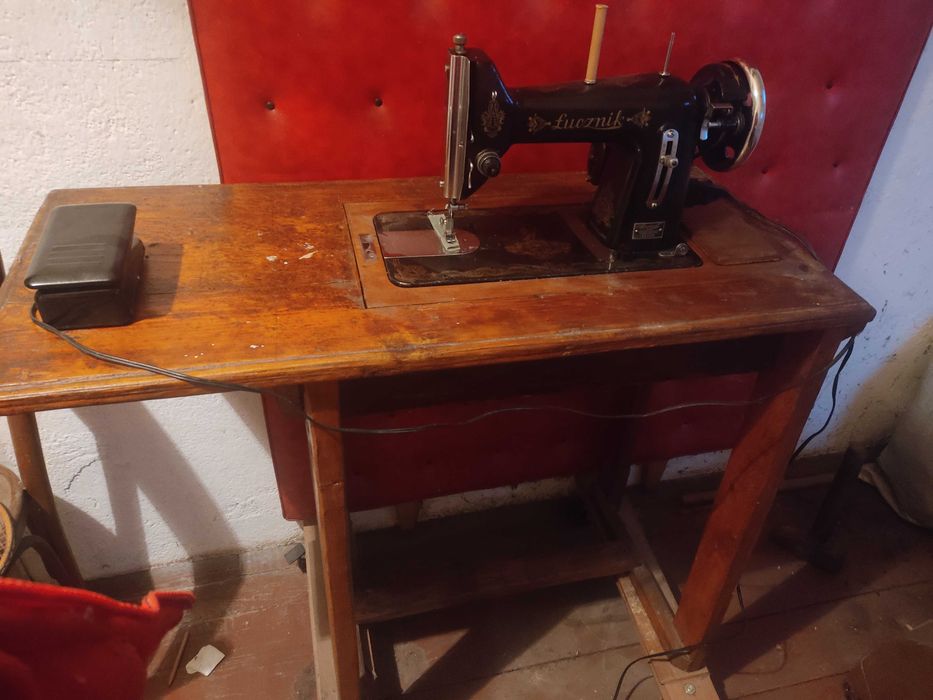 Продавам 2 броя шевни машини