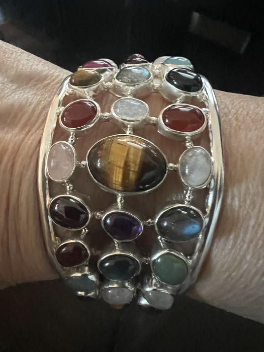 Bratara de argint cu pietre naturale