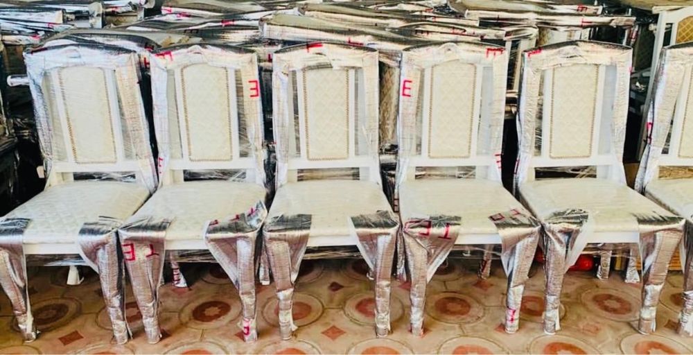 Новые деревянные стулья