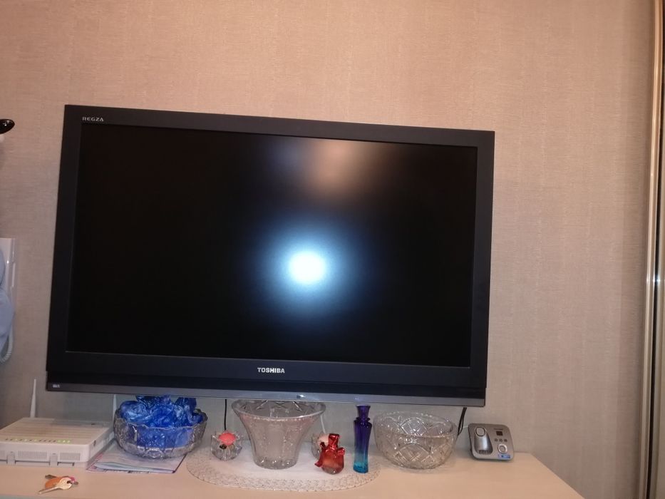 Продам срочно телевизор жк