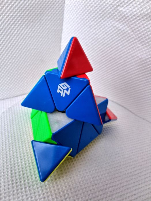 Кубче рубик Pyraminx M Gan