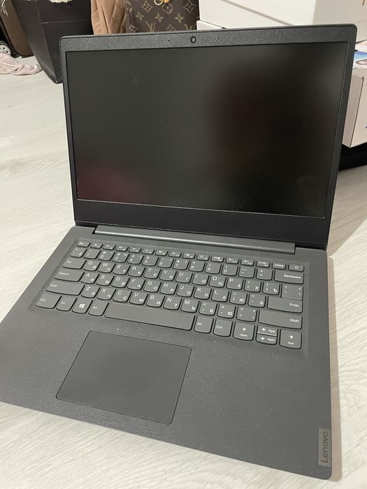 Ноутбук Lenovo V14-ADA