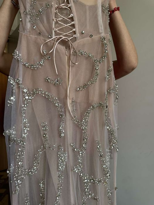 Абитуриентска рокля -пепел от рози