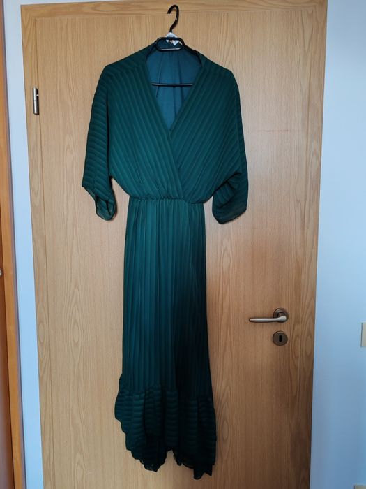 Rochie elegantă verde smarald plisată, midi/lungă