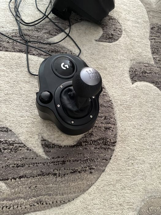 Vand volan logitech +schimbator :