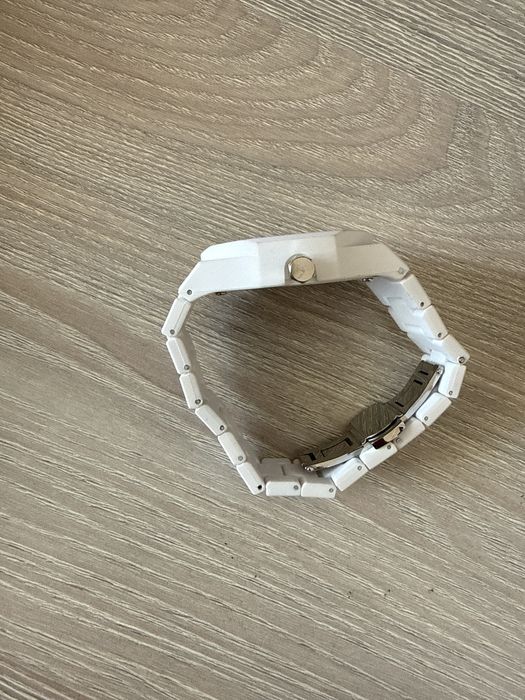 Часы наручные кварцевые