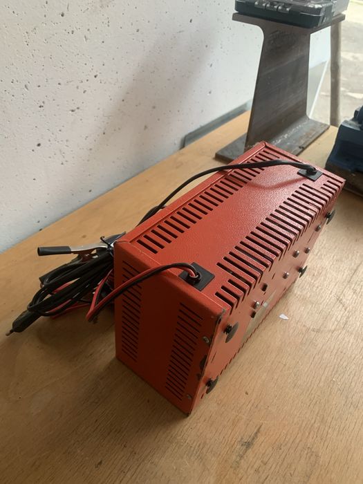 Зарядно за автомобил 12V акумолатор