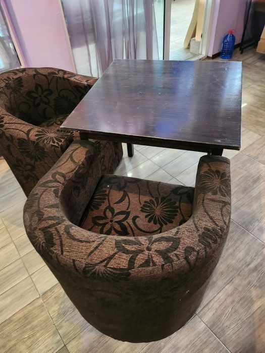 Vand fotolii si mese pt restaurant