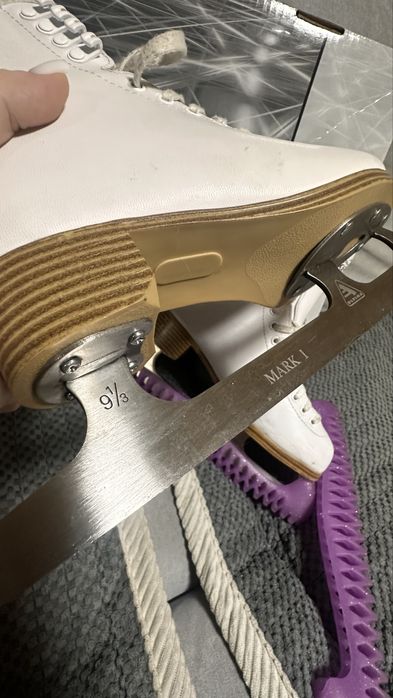 Продам Профессиональные коньки Jackson