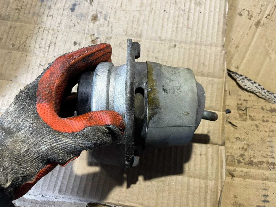 Тампон Двигател Десен Porsche Cayenne 957 4,8 V8