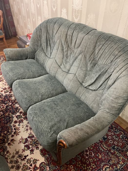 Разтегателен диван 3-ка маса и табуретки