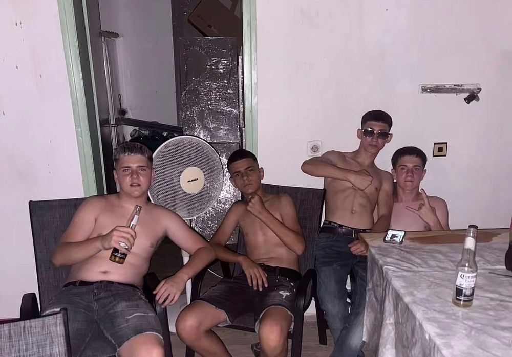 Самир влиза и излиза лесно
