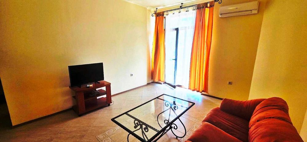 Двустаен апартамент е южната част на комплекса