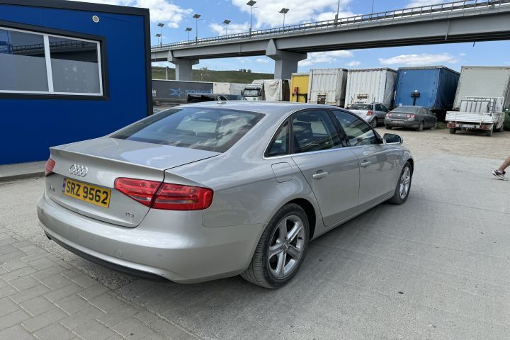 Aparatoare / Carenaj noroi spate dreapta Audi A4 B8/8K [facelift] [20